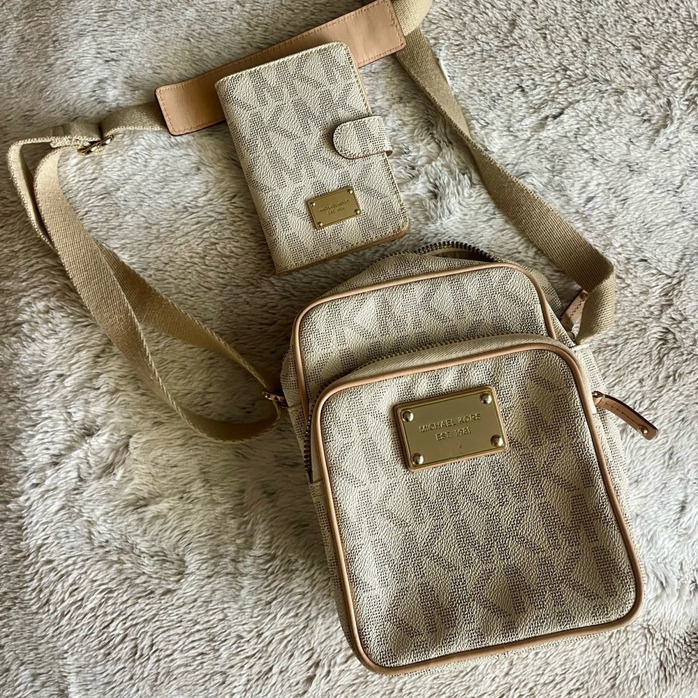 Michael Kors Crossbody bag with included wallet/passport holder